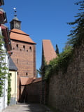 Stadtmauer mit Steintor und Hungerturm