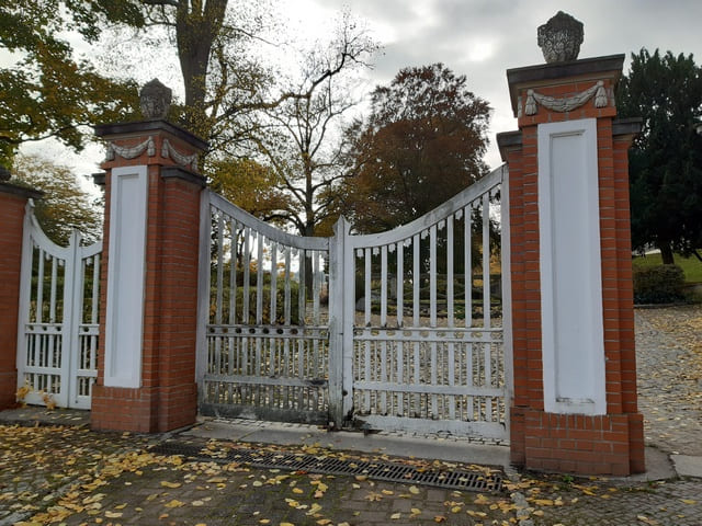 Eingang zum Schlosspark