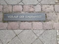 Markierung der einstigen Stadtmauer